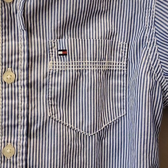 TOMMY HILFIGER BLUE AND WHITE PINSTRIPED DRESS SHIRT, SIZE 3T - Picture 3 of 6